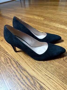 Clarks Women’s Suede Heels Size 10